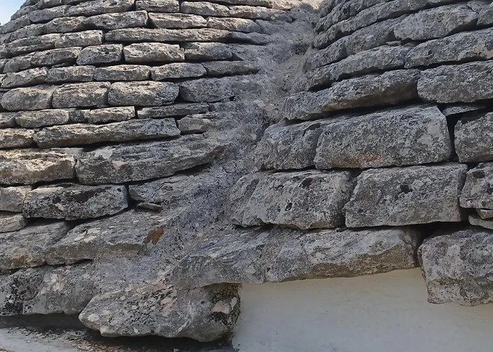 Trulli Sotto La Cupa