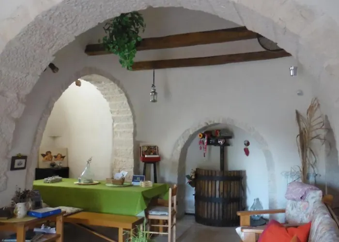 Trulli Sotto La Cupa